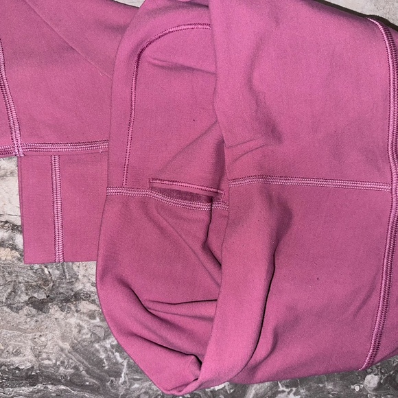 LULULEMON SIZE 6 24" LEGGINGS - Picture 5 of 7